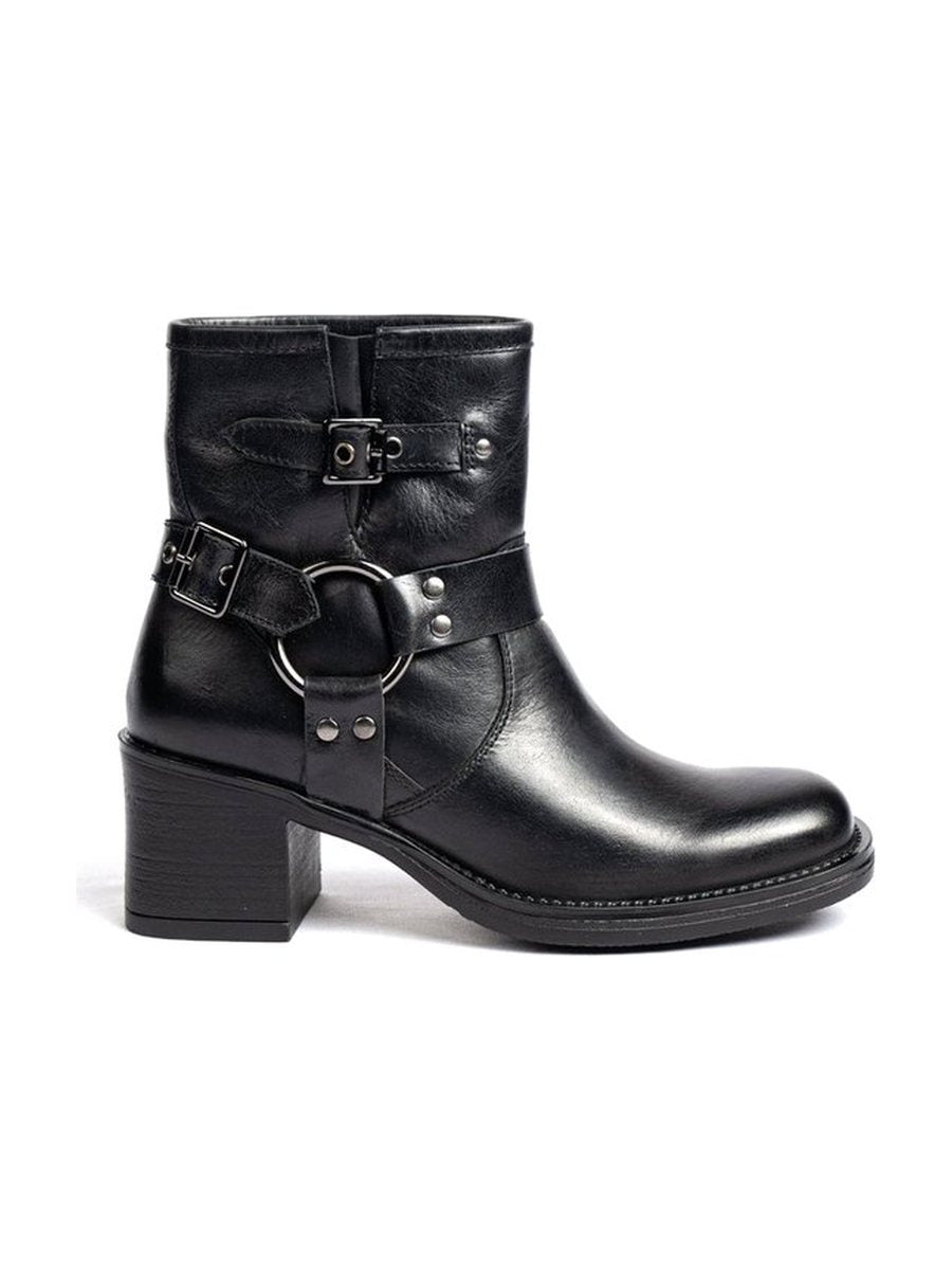 Black leather, ring and buckles