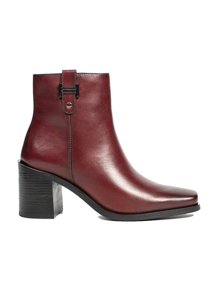 Burgundy leather, block heel