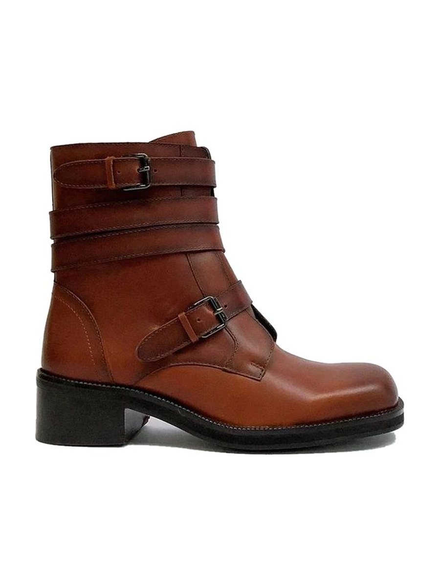 Cognac leather, three buckles