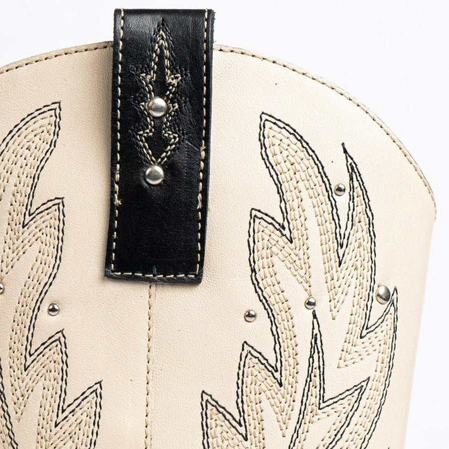 Threads and embroidery, details