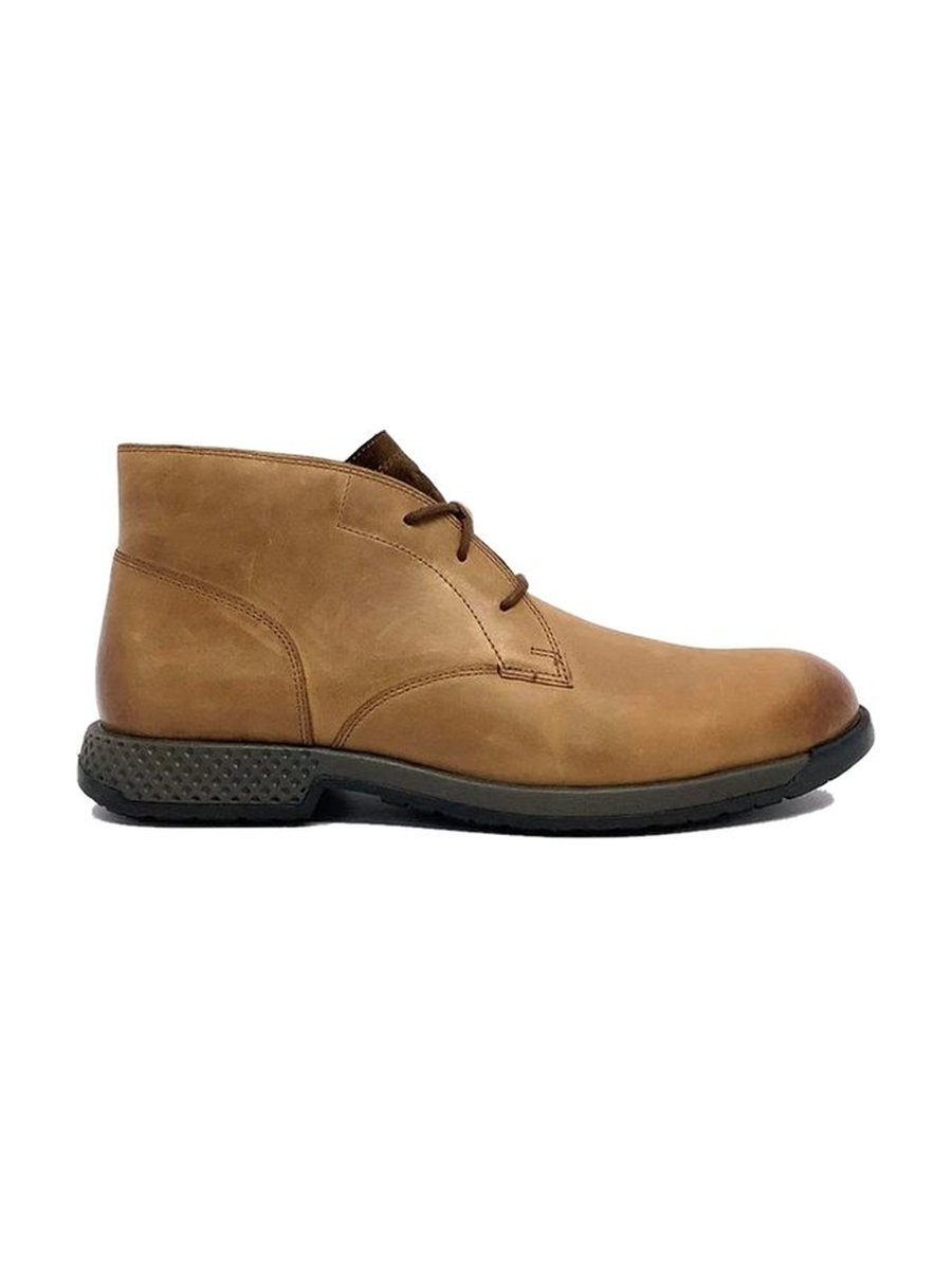 Tan nubuck chukka